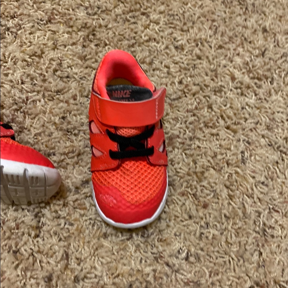 Nike Shoes - Picture 4 of 8